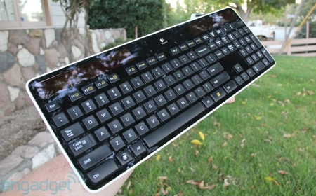 Logitech-wireless-solar-keyboard-K750-1.jpg