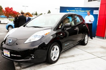 Olivier-Chalouhi-in-his-new-Nissan-LEAF-3.jpg