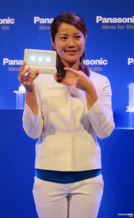 Panasonic_portable_Solar_Battery_Charger2.jpg
