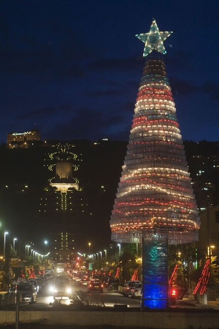 recycled-bottles-christmas-tree.jpg