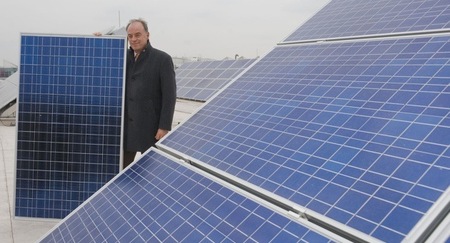 solar_panel_on_audi_fctory_roof.jpg