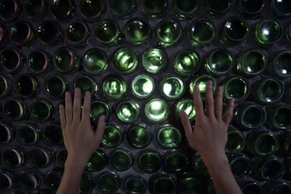 Chinese-artist-recycled-beer-bottles-3