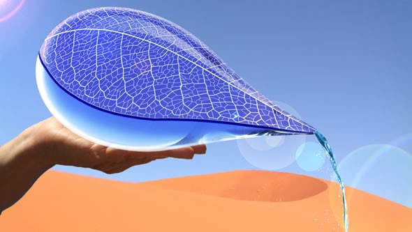 Solar-powered handheld WaterDrop 1