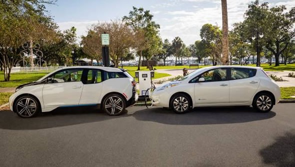 P90206950-bmw-and-nissan-partner-on-dc-fast-charging-network-12-2015-599px